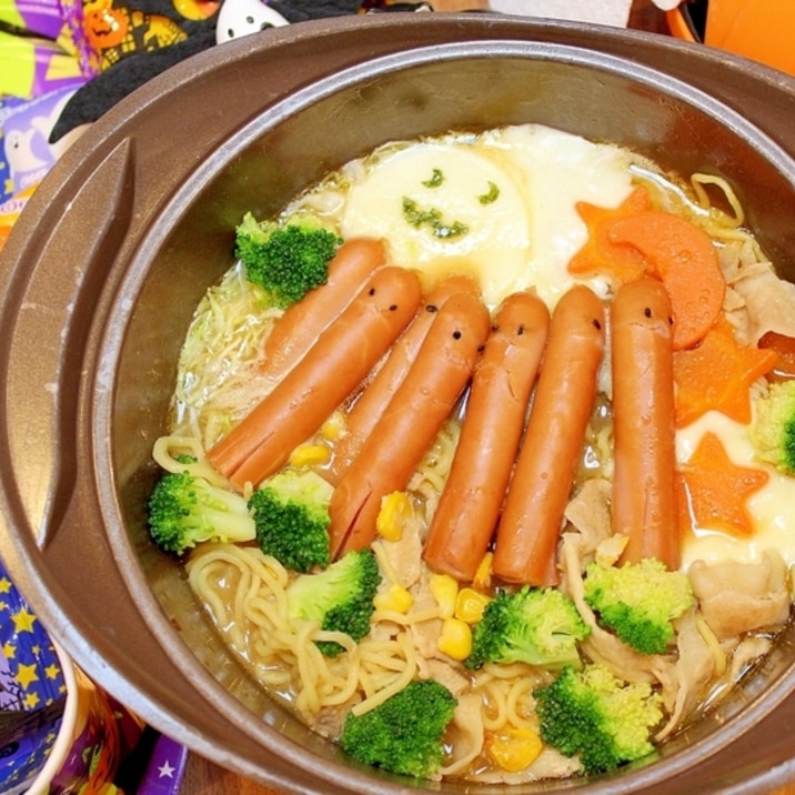 ハロウィン風♪チーズとウインナーの洋風ラーメン鍋